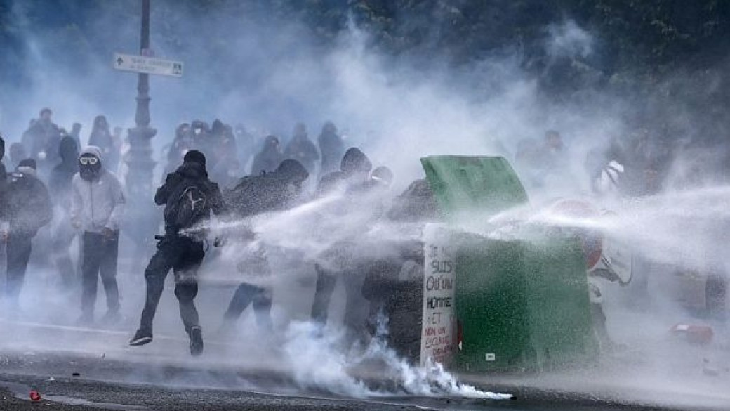 Безредици в Париж, десетки са арестувани