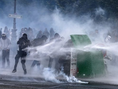 Безредици в Париж, десетки са арестувани
