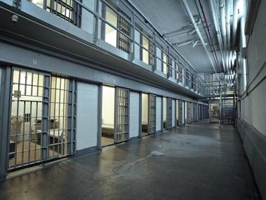 Платиха почти 2 млн. долара на несправедливо осъден