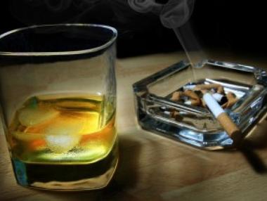 Алкохолът, цигарите и дрехите най-евтини в България