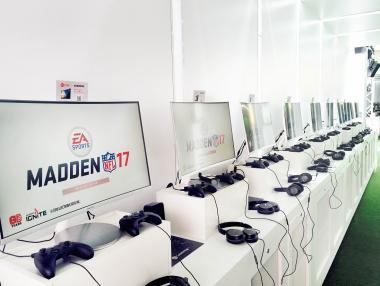 Samsung пуска извити гейминг монитори