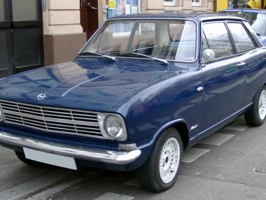 Парад на класически автомобили