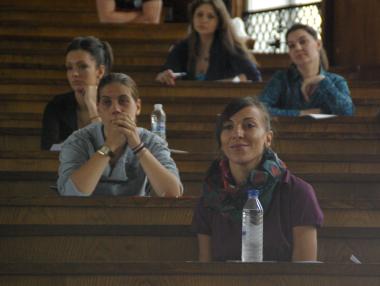 По една стипендия за студент от догодина