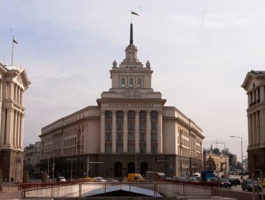 Дават още 300 хил. лв. за местенето на Народното събрание
