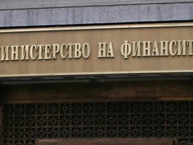 Министерство на финансите не знае за увеличение на учителските заплати