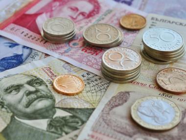 Семейни помощи вече ще се дават при 400 лв. доход