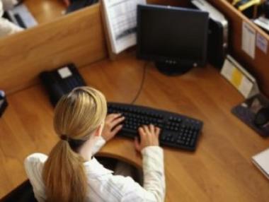 Колко чиновници работят в България?