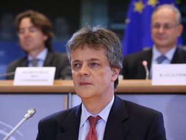 Британският еврокомисар Джонатан Хил подаде оставка