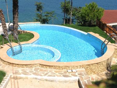 Опасностите, които крият басейните