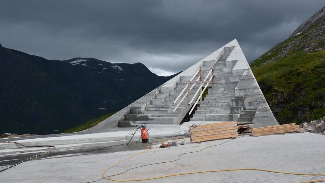В Норвегия откриха футуристична панорамна площадка