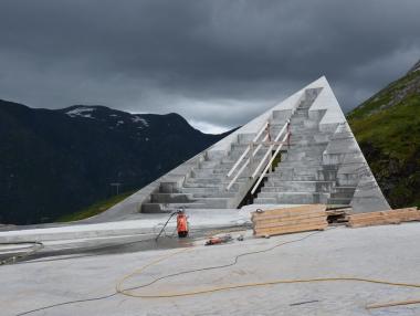 В Норвегия откриха футуристична панорамна площадка