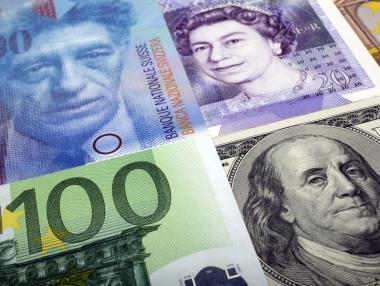 Британският паунд и еврото с нов ръст