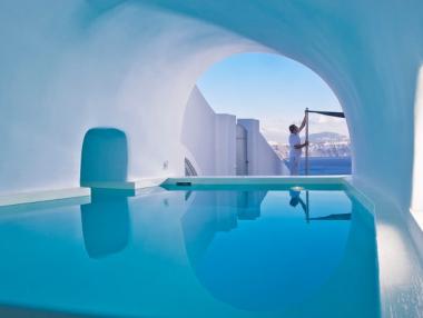 10 приказни места за отсядане на остров Санторини