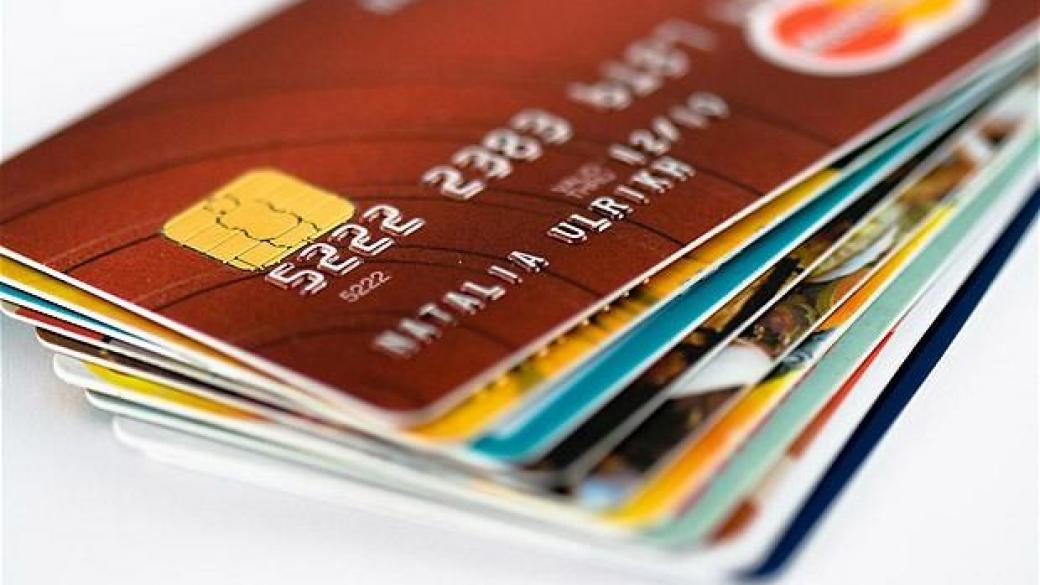 Българите използват банковите си карти по-често и за по-малки покупки
