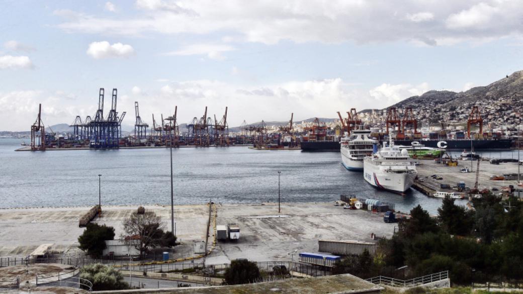 Китайци купуват най-голямото гръцко пристанище