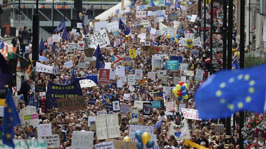 Нов многохиляден протест срещу Brexit разтърси Лондон