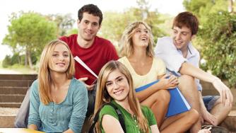 България връща 30 хил. студенти от чужбина