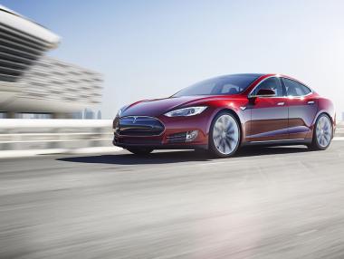 Разследват Tesla заради смъртен случай