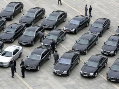 Дават 66 666 лв. за почистване на колите на депутатите