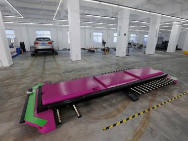 Китайски робот решава проблемите с паркирането