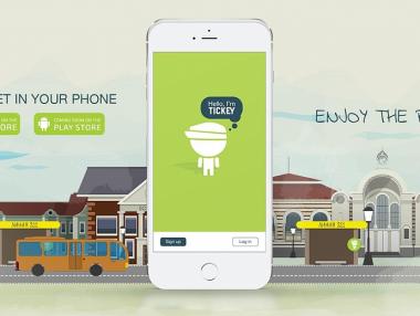 Пътниците в Рига купуват билет за трамвая с българско приложение