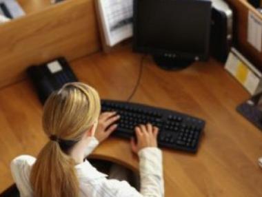 Администрацията все още е тромава и раздута