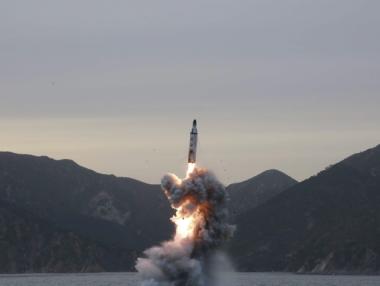Северна Корея тества изстрелване на балистична ракета от подводница