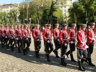 Търсят се гвардейци за служба