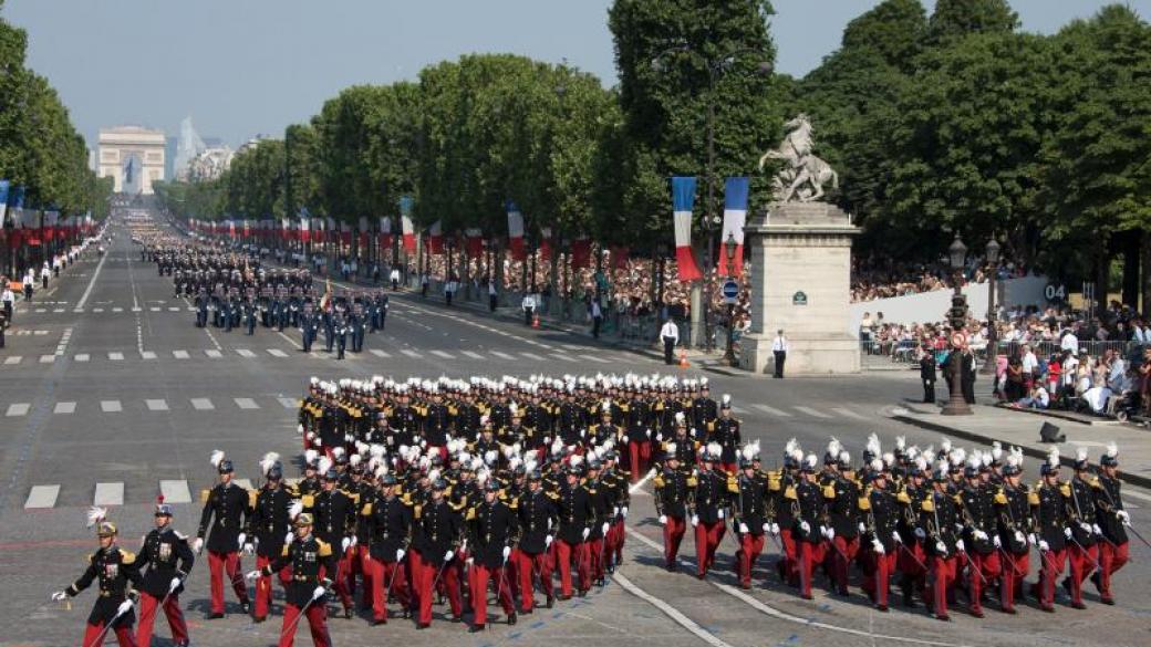 Франция отбелязва националния си празник