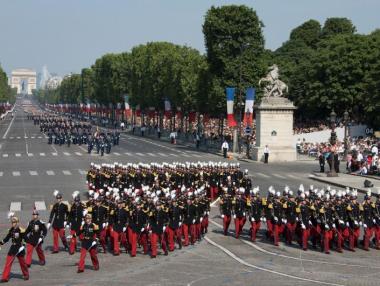 Франция отбелязва националния си празник
