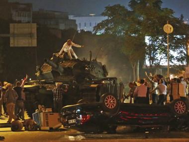 90 жертви, над 1150 ранени при неуспелия преврат в Турция