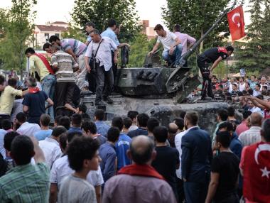 Грешката на военните и шансът на Ердоган