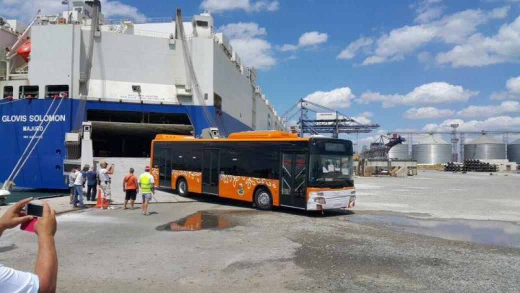 70 нови автобуса за София пристигнаха с кораб