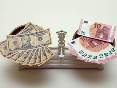 Еврото със сериозен спад спрямо долара