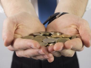 Удържат автоматично дълговете на фирми с държавни договори