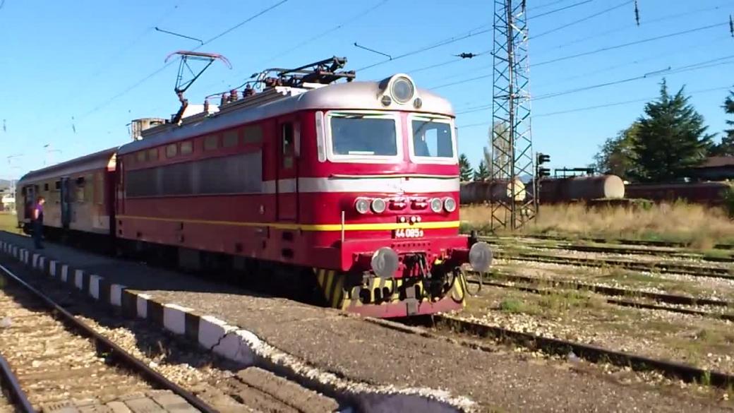 Промени в разписанието на влаковете заради недостиг на локомотиви