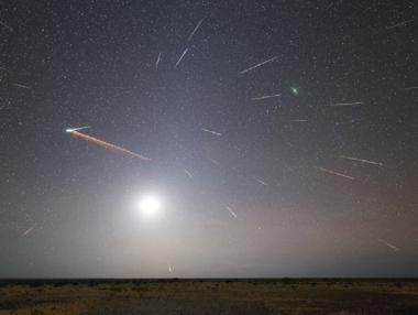 Земята преминава през зрелищен метеоритен поток