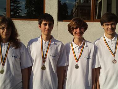 Отборът ни по информатика се връща от олимпиадата с 4 медала