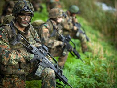 Германия ще провежда военно обучение на бежанци