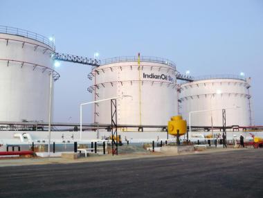 Индия слива 13 петролни компании в единна корпорация