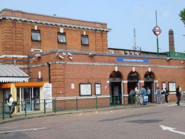 Отцепиха метрото в Лондон (обновена)