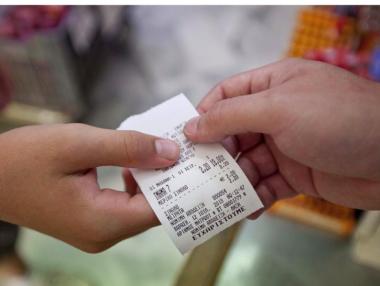 До 500 евро глоба за мамещите с касови бележки в Гърция