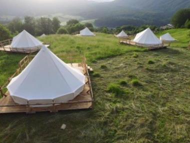 Откриха първия глемпинг в Румъния