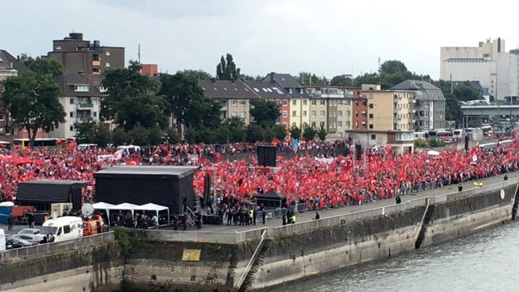 20 000 души на митинг в Кьолн в подкрепа на Ердоган