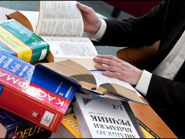 Парламентът търси преводачи на 21 чужди езика