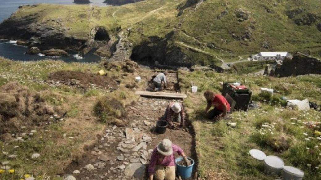 Археолози откриха замъка на легендарния крал Артур