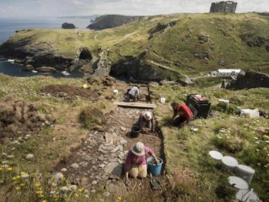Археолози откриха замъка на легендарния крал Артур