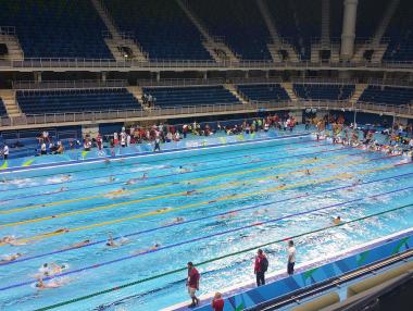 Спасители пазят от удавяне плувците в Рио