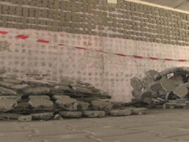 Строен с европари подлез започна да се руши