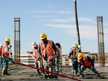 Животът на строителите по обекти в София изложен на риск
